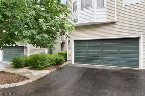29 Heatherwood Ln, Bedminster, NJ 07921