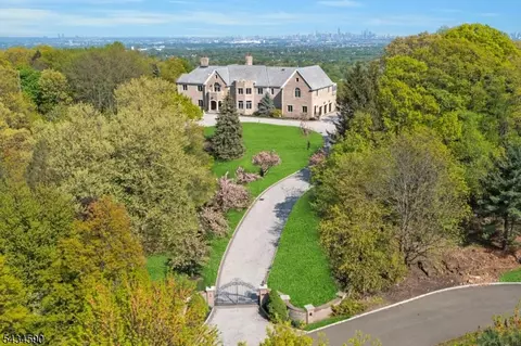 24 Club Way, Cedar Grove, NJ 07009