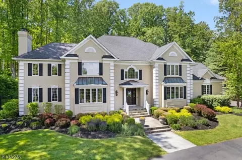 7 Chilton Rd, Chester, NJ 07930