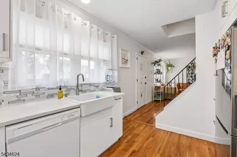 1585 Barton Rd, Union, NJ 07083 photo 3