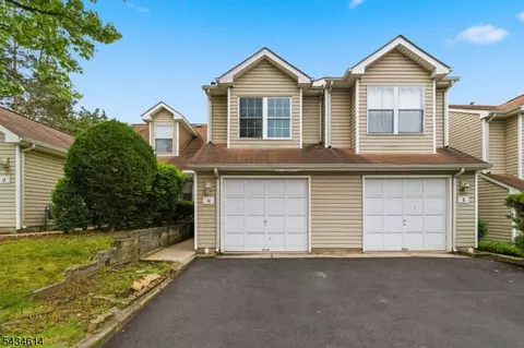 10 Leahy Ct, Somerset, NJ 08873
