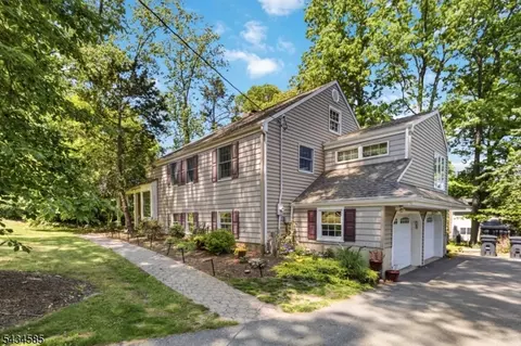 11 Powder Horn Dr, Morristown, NJ 07960
