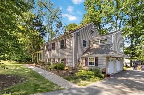 11 Powder Horn Dr, Morristown, NJ 07960