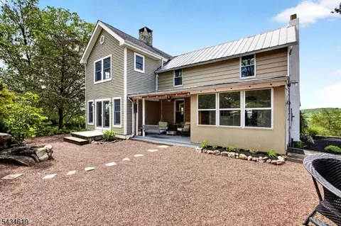 70 Crab Apple Hill Rd, Milford, NJ 08848
