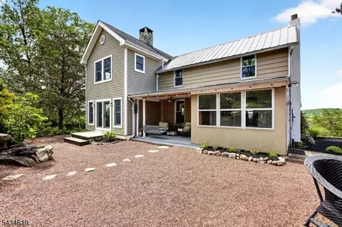 70 Crab Apple Hill Rd, Milford, NJ 08848