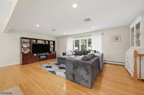 7 Kossuth Pl, Wayne, NJ 07470 photo 10