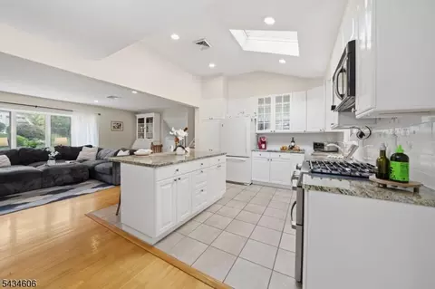 7 Kossuth Pl, Wayne, NJ 07470 photo 7