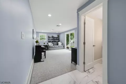Entry Way - 7 Kossuth Pl, Wayne, NJ 07470 photo 3 of 3