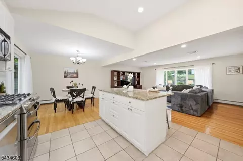 7 Kossuth Pl, Wayne, NJ 07470 photo 5