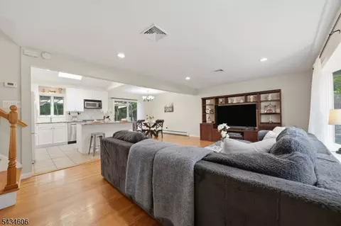 7 Kossuth Pl, Wayne, NJ 07470 photo 9