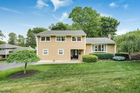 7 Kossuth Pl, Wayne, NJ 07470