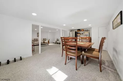 7 Kossuth Pl, Wayne, NJ 07470 photo 28
