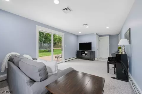 7 Kossuth Pl, Wayne, NJ 07470 photo 15