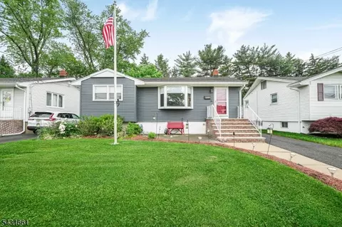 202 Colonial Ave, Saddle Brook, NJ 07663