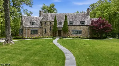 120 Old Chester Rd, Essex Fells, NJ 07021