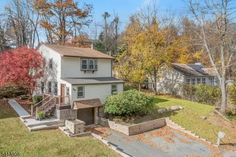 39 Delaware Rd, Hewitt, NJ 07421