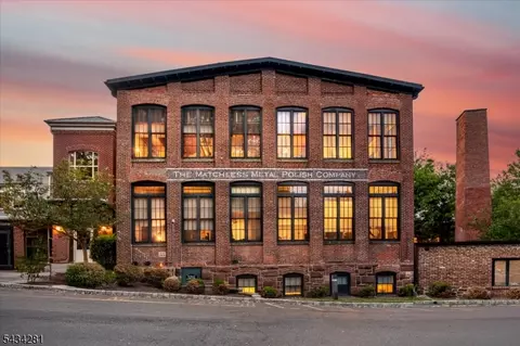 25 Clark St #205, Glen Ridge, NJ 07028