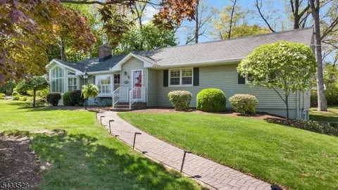 9 Cross Rd, Morris Plains, NJ 07950