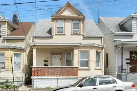 999 E 25th St, Paterson, NJ 07513