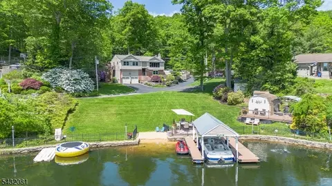 21 Skyline Dr, Green Township, NJ 07821