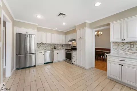 884 Peach Tree Rd, Union, NJ 07083 photo 8