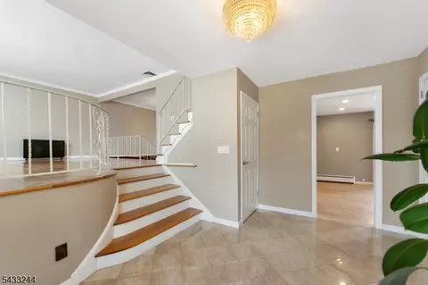 884 Peach Tree Rd, Union, NJ 07083 photo 3