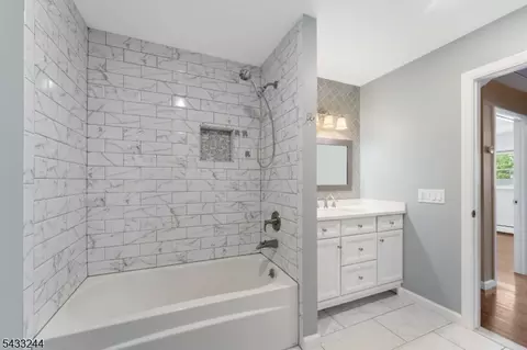 884 Peach Tree Rd, Union, NJ 07083 photo 15