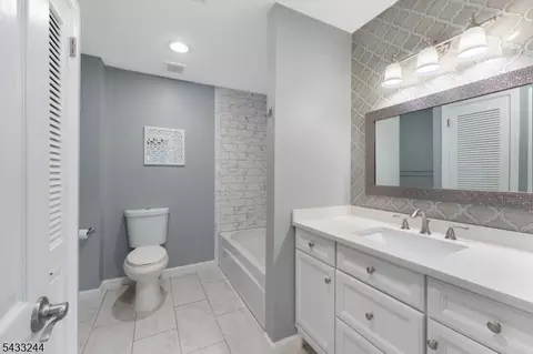 884 Peach Tree Rd, Union, NJ 07083 photo 14