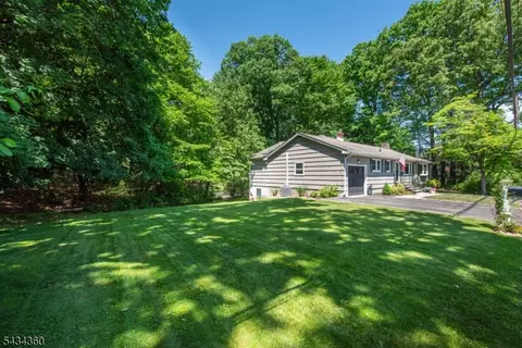 31 Clairview Rd, Denville, NJ 07834