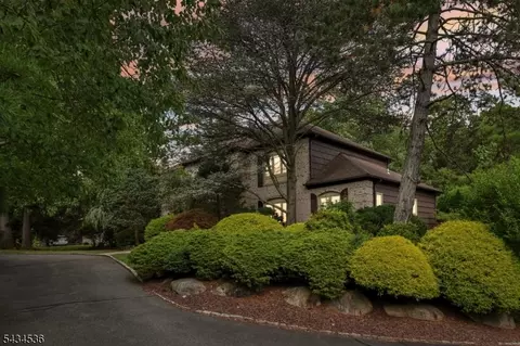 12 Sandalwood Dr, Livingston, NJ 07039