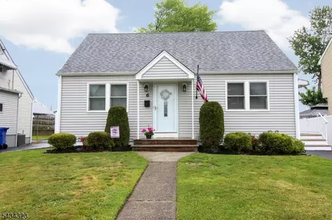 6 Knollwood Rd, Totowa, NJ 07512