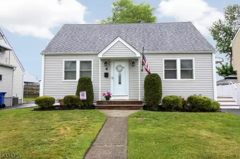 6 Knollwood Rd, Totowa, NJ 07512