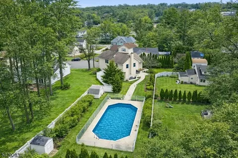 40 Catherine Ct, Cedar Grove, NJ 07009