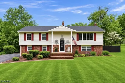 18 Reger Rd, Succasunna, NJ 07876
