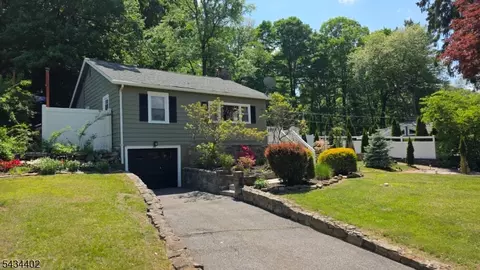 37 Grandview Ave, Stockholm, NJ 07460