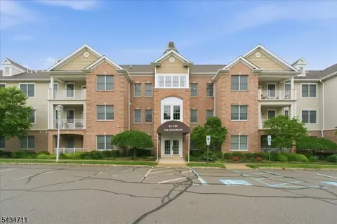 104 Ridgeview Ln, Mount Arlington, NJ 07856