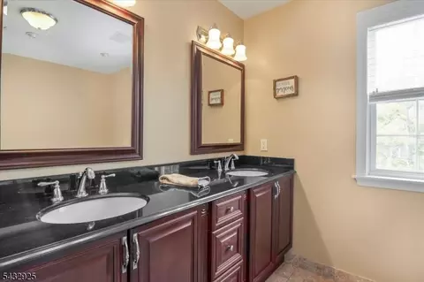 11 Queens Ln, Wayne, NJ 07470 photo 19