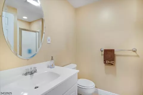 11 Queens Ln, Wayne, NJ 07470 photo 27