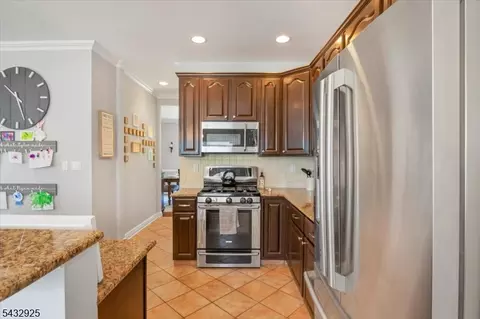 11 Queens Ln, Wayne, NJ 07470 photo 10