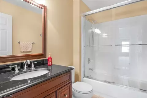 11 Queens Ln, Wayne, NJ 07470 photo 15