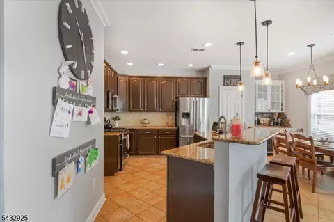 11 Queens Ln, Wayne, NJ 07470 photo 8