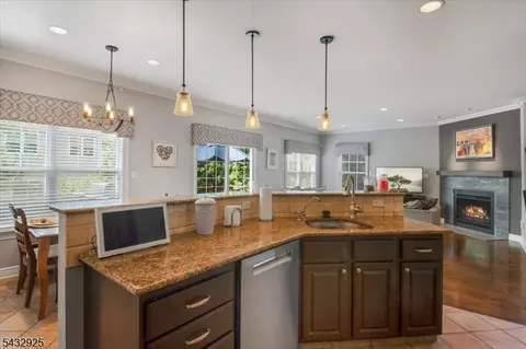 11 Queens Ln, Wayne, NJ 07470 photo 11
