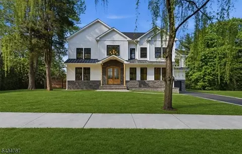 61 Hickory St, Metuchen, NJ 08840