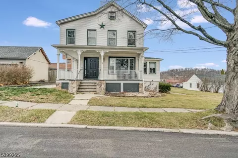 3 Townsend St, Newton, NJ 07860