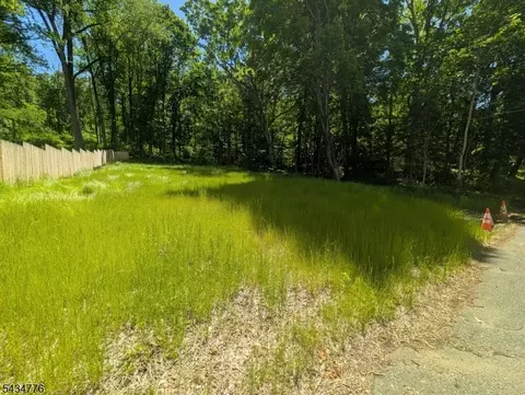 40 Chestnut St, Oxford Twp, NJ 07863