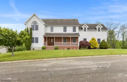 14 Lakeview Ter, Sussex, NJ 07461
