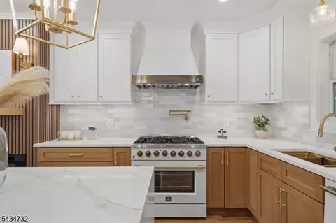 166 Lincoln St, Montclair, NJ 07042