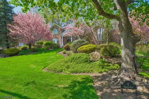 4 Fordham Rd, Livingston, NJ 07039