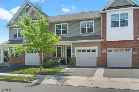 11 Cannon Dr, Pennington, NJ 08534