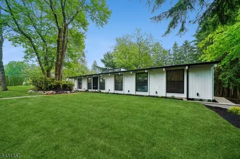 28 Fernhill Rd, Springfield, NJ 07081